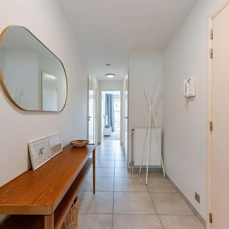 Huswell - On Prime Location In Apartment *